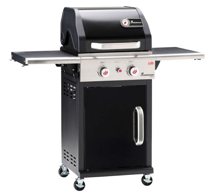 8630807---12903_2019_E_zuendung Schwarzer Grill mit zwei Knöpfen, Seitenablagen und Rädern auf einem stabilen Untergestell.